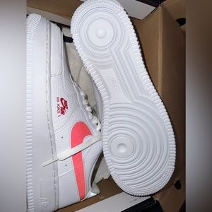 Brand NEW never worn!! (I purchased the wrong size that’s why I’m selling them)